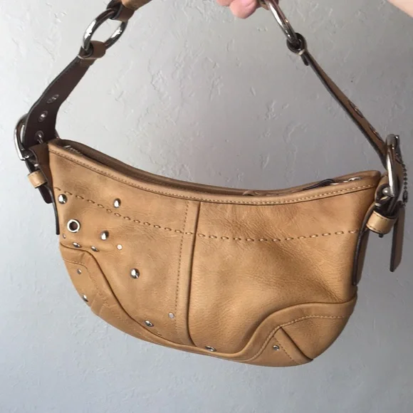 Vintage Coach Soho Tan Grommet Y2K Shoulder Bag - Picture 3 of 11
